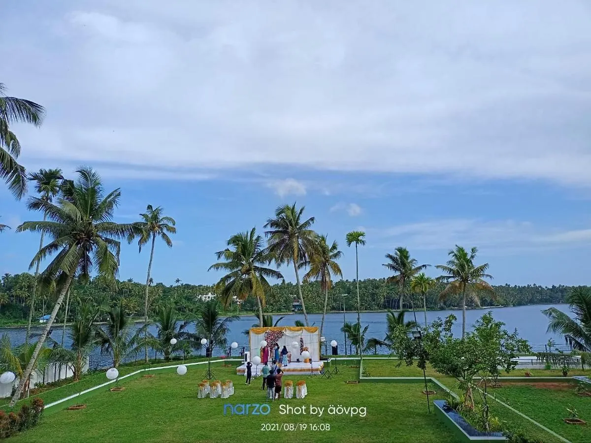 Ashtamudi Lake Garden Resorts Kollam Indien